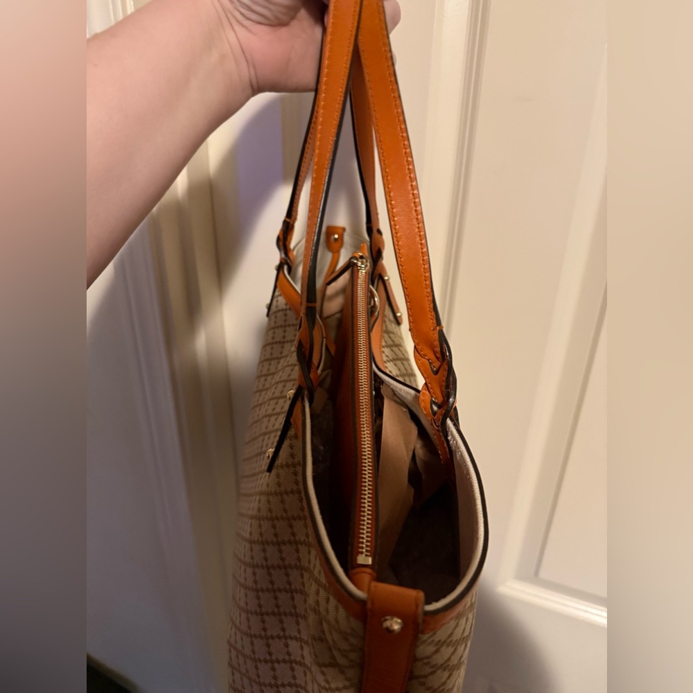 Gorgeous Gucci, Very Clean, Diamanté Large Shoulder Bag, with Built in Pouch. - Picture 9 of 15